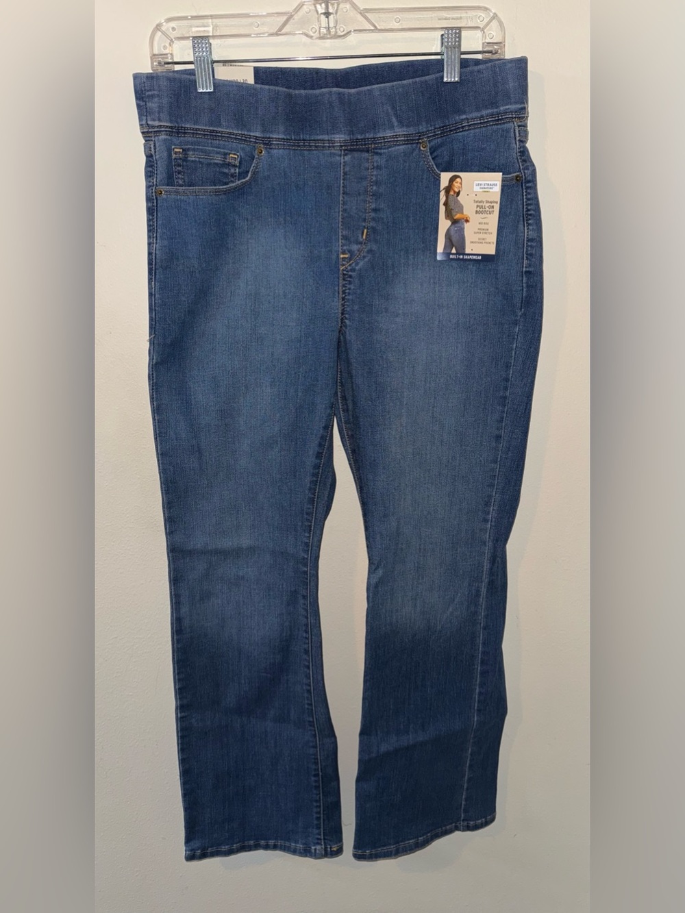 Levi's Women's Boot Cut Jeans in Medium Blue
